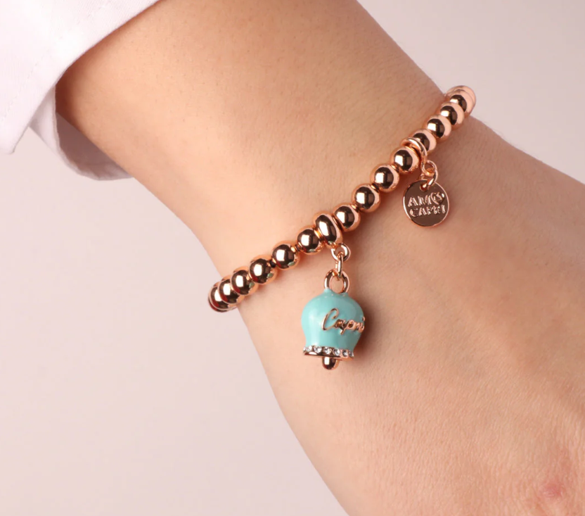 amo capri - Bracciale in Metallo con campanella portafortuna turchese con scritta Capri