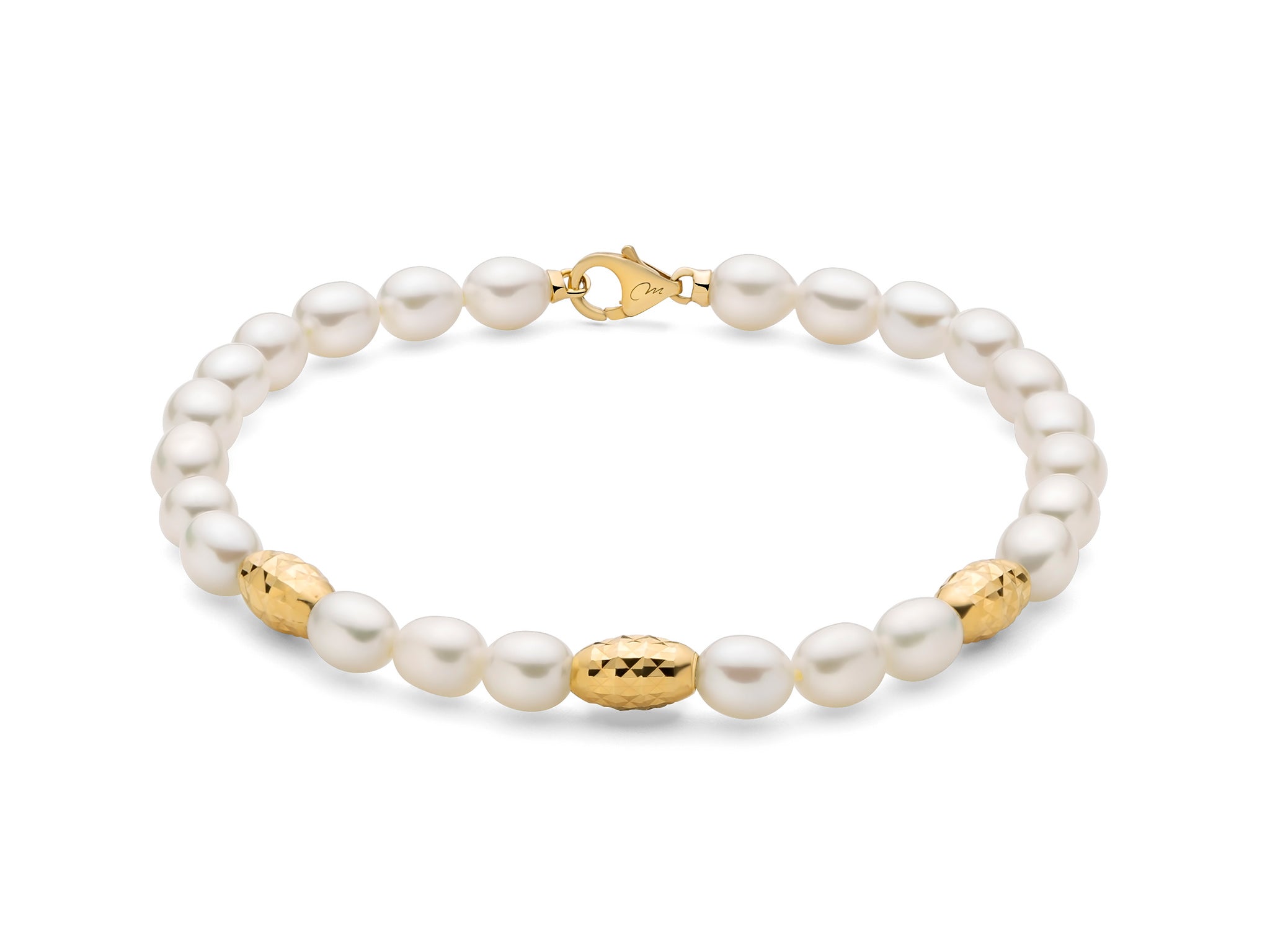 Bracciale Pepite di perle 5-5,5 con tre elementi in argento dorato diamantato. - Miluna